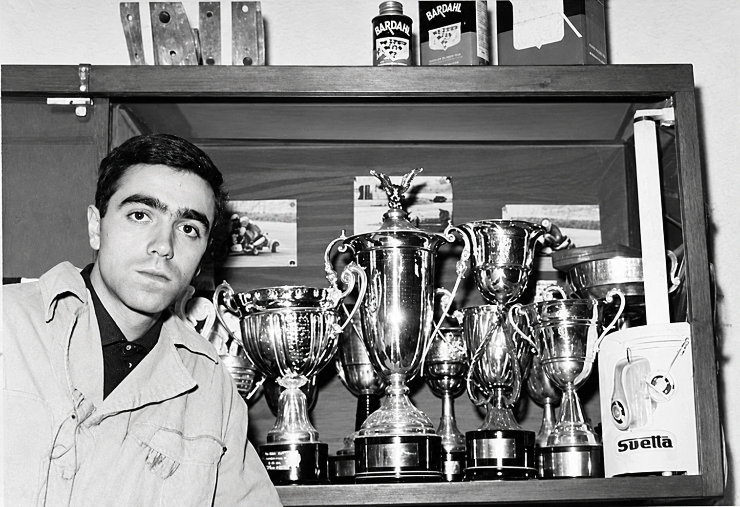 Giancarlo Gori con le coppe, fotografia storica dell’archivio